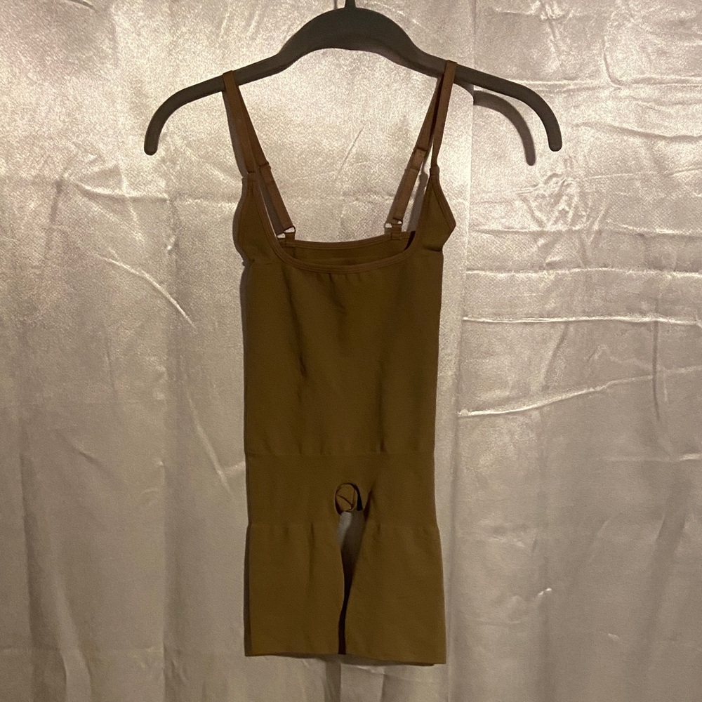 SKIMS Open Bust Shapewear in Sienna